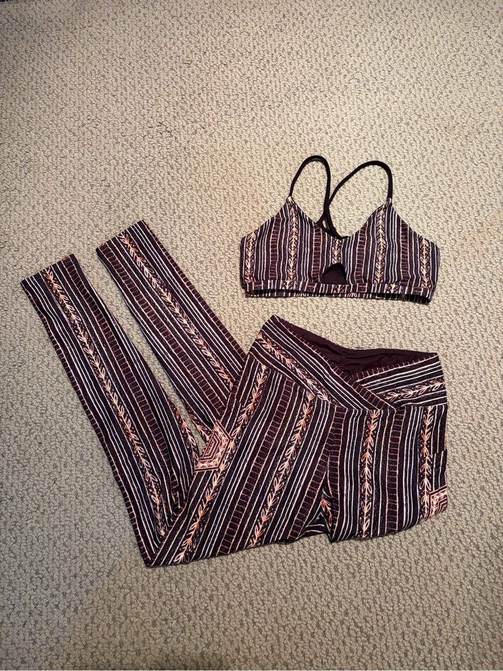 Wolven Zephyr Two-Piece Set - Sports Bra and Leggings Small